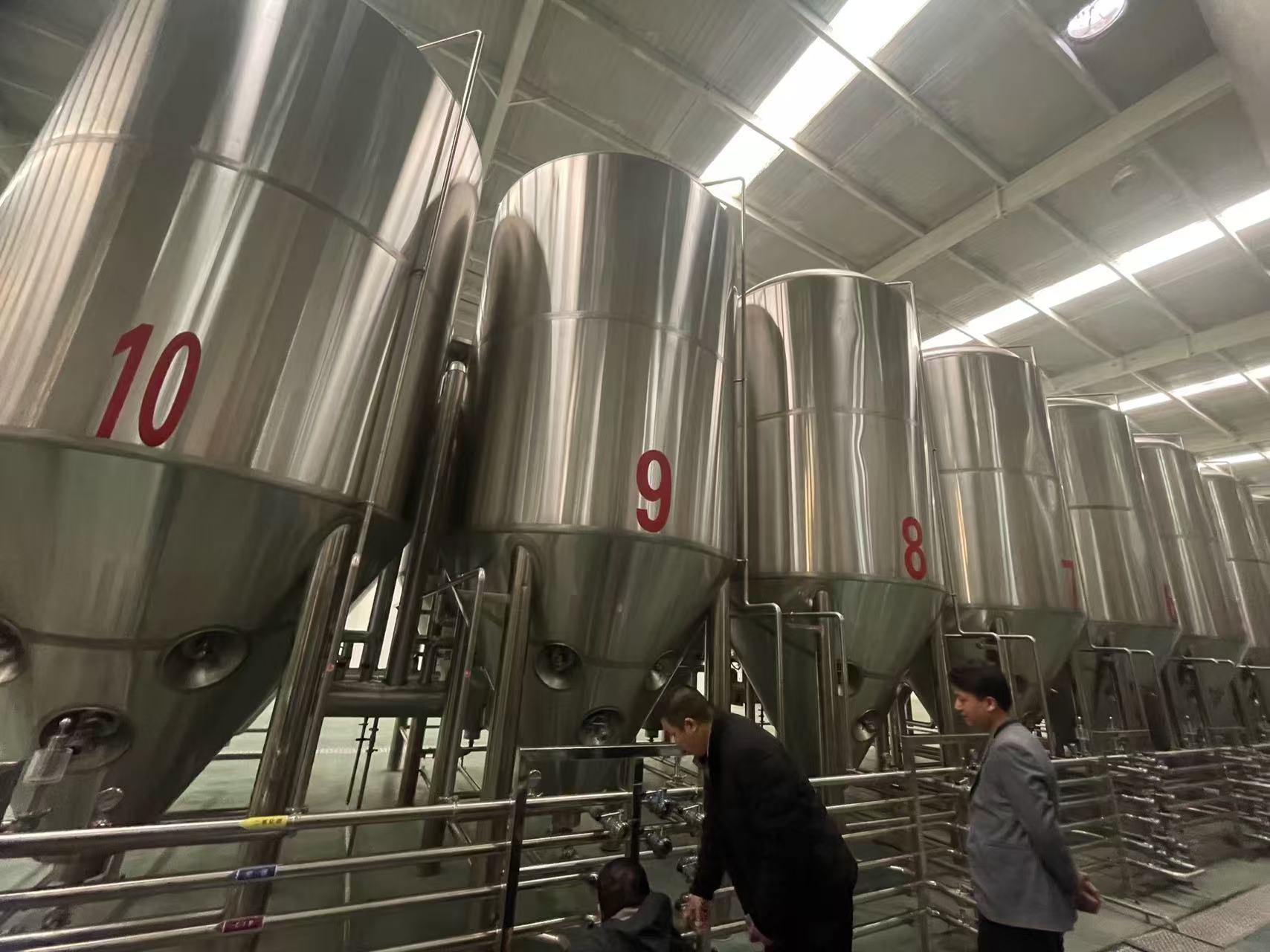 建阳精酿啤酒设备厂—平面布置、设备设计、制造、调试、培训等一条龙服务